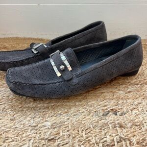 Stuart Weitzman Suede loafers drivers Driving Flats Sz 8 suede silver buckle